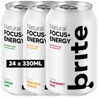 Drei Dosen natürlicher Energy-Drink mit Zitronen-Limetten-, Ananas-Mango- und Himbeer-Minze-Geschmack.